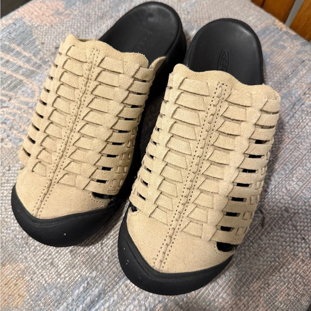 Keen Huarache Suede Woven Slip-On Mules Clogs *RARE* - Women’s 8 - Picture 2 of 5